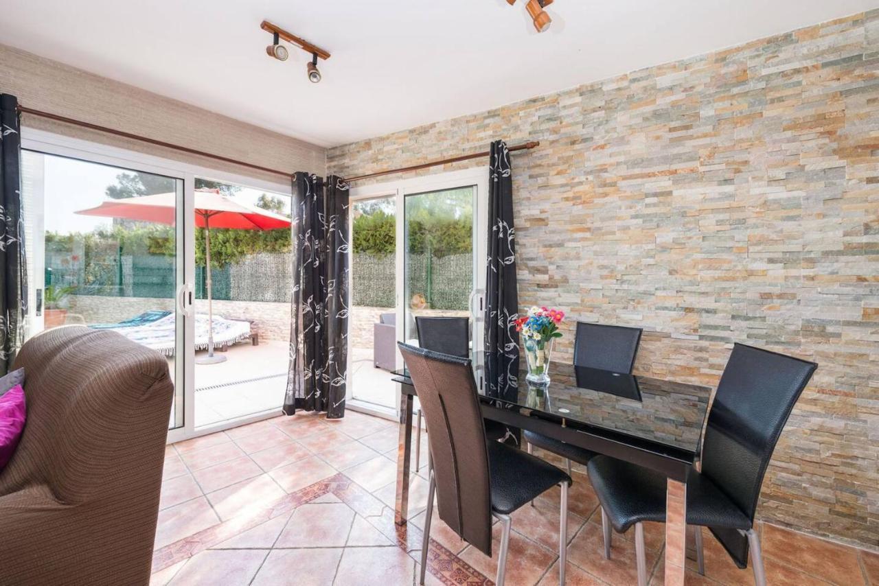 Puerto Alcudia Villa: Poolside Retreat Near